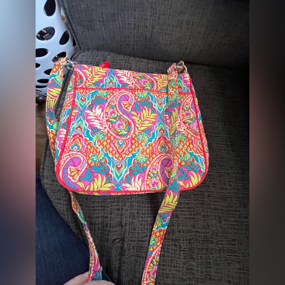 Vera Bradley Mailbag - Picture 5 of 6